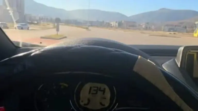 Mostar: Jurila 134 kilometra na sat preko Studentskog mosta, pa se hvalila na društvenim mrežama