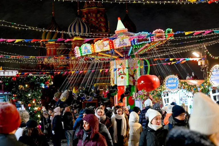 Moskva ukrašena pred Novu godinu (FOTO)