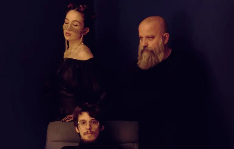 Atilla Aksoj pjesmama Moj dilbere i Ederlezi dodao moderan zvuk i pretvorio ih u elektro sevdah