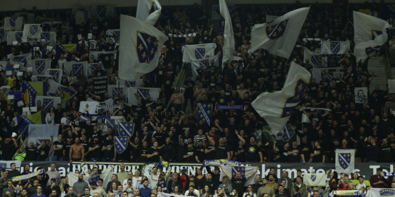 Dino Mustafić: Kada tribine zadrže mržnju, gubi i sport i država, sramota na utakmici