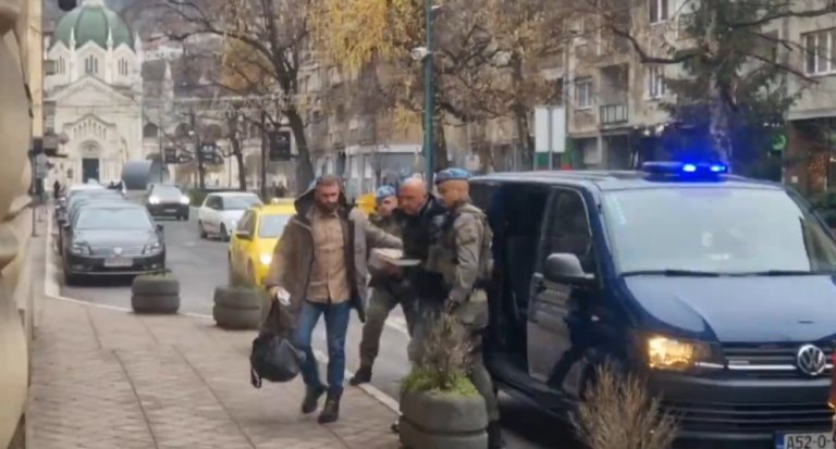 Uhapšeni dekan Stomatologije Muhamed Ajanović i inspektorica Dalila Hakalović predati Tužilaštvu KS