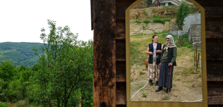 Kako su majke obnovile do temelja spaljeno selo