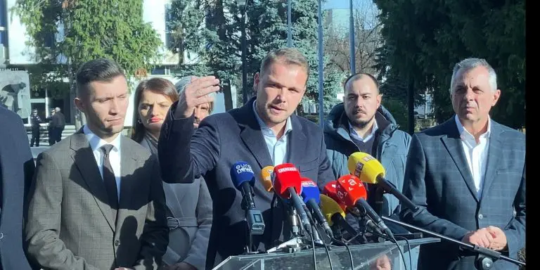 Stanivuković najavio zabranu društvenih mreža mladima, klađenje… VIDEO