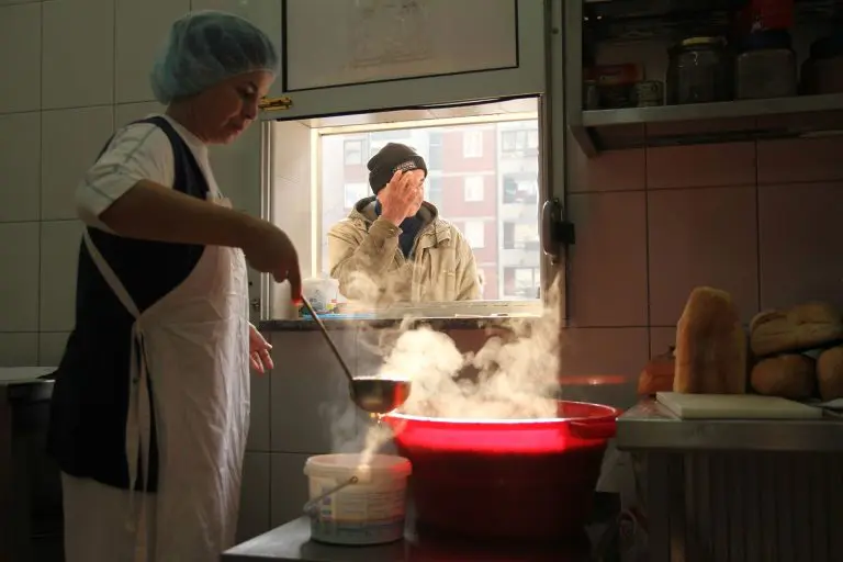 Kad hrana postane luksuz: ‘Ja sam star, oni su bolesni, ovaj obrok, to nam je sve, od toga živimo’