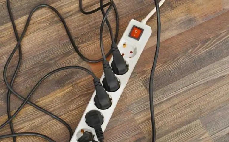 Glavni uzrok požara: Ovaj uređaj ne uključujte u produžni kabl