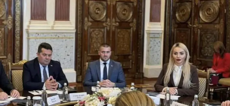 Još jedan kadar Ujedinjene Srpske sa istom diplomom: Trninić i Šljivić završili isti fakultet