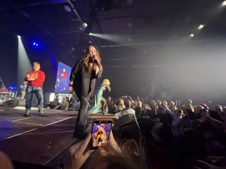 Muzički spektakl 90-ih u Banjaluci: Hitovi koji se ne zaboravljaju (FOTO, VIDEO)