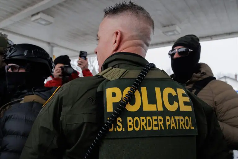 Američke imigracijske službe privele dvogodišnju djevojčicu