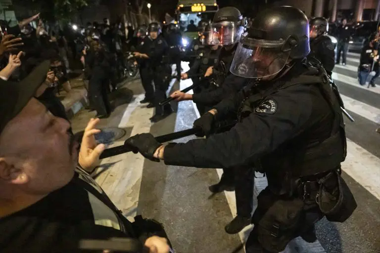 Protesti protiv ICE-a širom SAD-a, sukobi policije i demonstranata (FOTO)