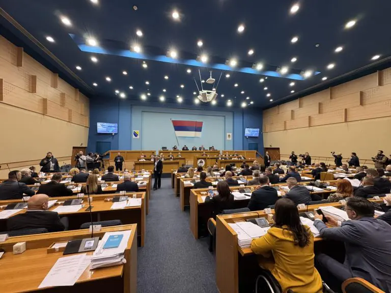 Zakon o zabrani pušenja u RS vraćen u skupštinu RS, nije potpisan