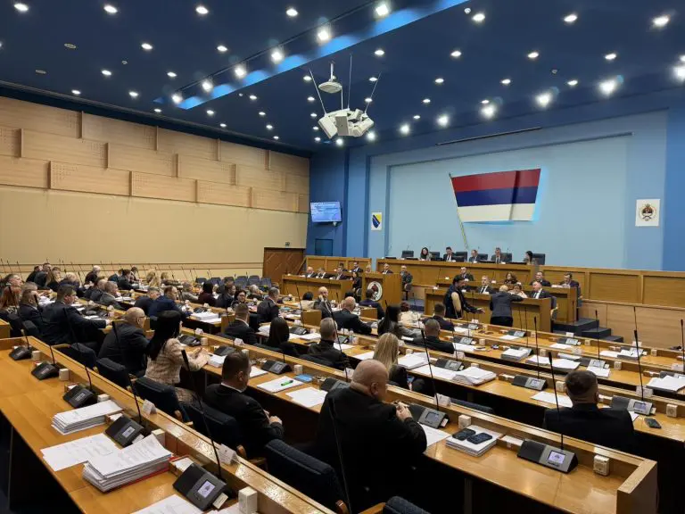 Usvojena ostavka Vlade RS, završena Posebna sjednica