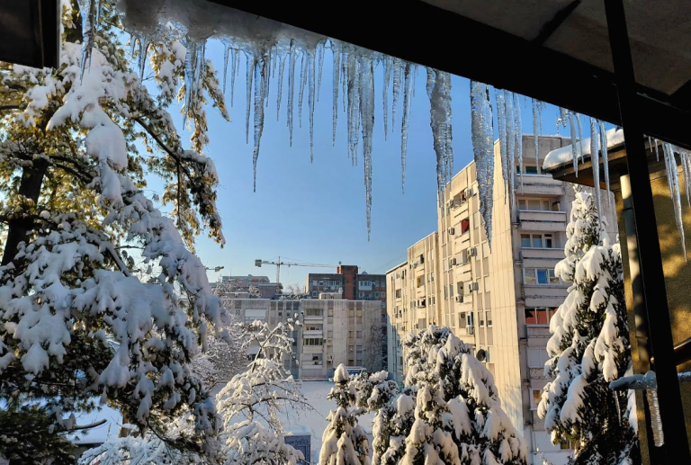 Ne prolazite ispod krovova: Ledenice mogu izazvati teške povrede