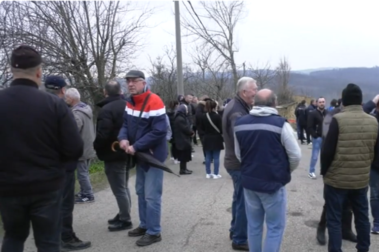 Protest mještana Starog Ugljevika: “Tražimo hitna rješenja”