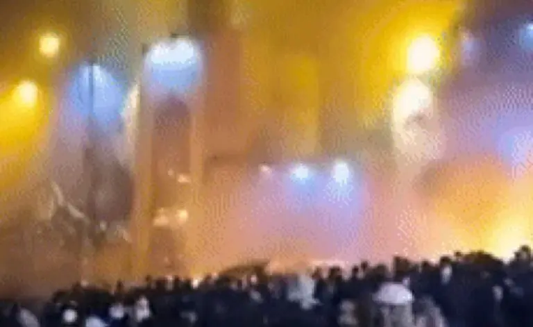 Gori jedna od najvećih džamija u Iranu: “Ovo nije haos, ovo je bijes”