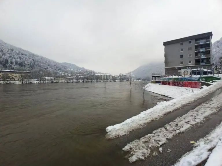Građani tri dana bez struje i vode: Najavljeni protesti na sjeveru Zvornika zbog kolapsa mreže