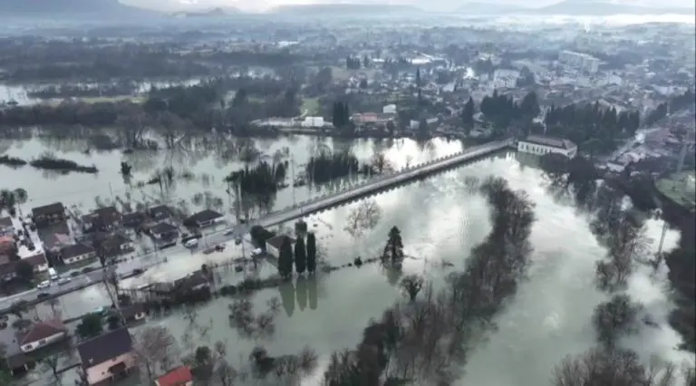 Poplave u Crnoj Gori: 12 osoba evakuisano u Danilovgradu, voda se povlači na Cetinju