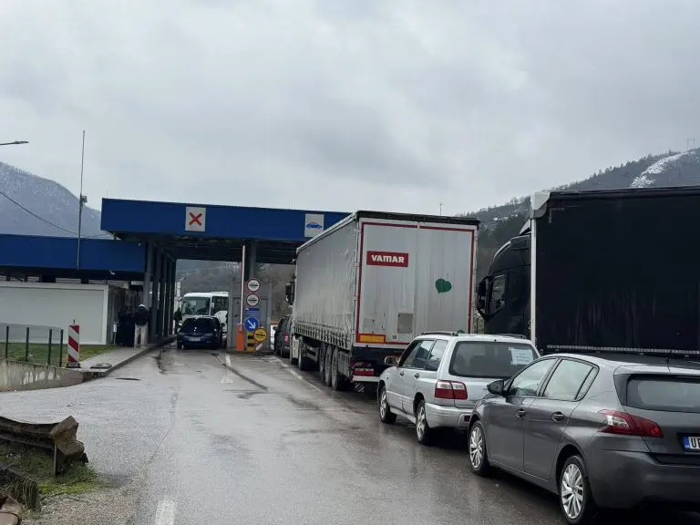 Pojačan saobraćaj na više graničnih prilaza u BiH