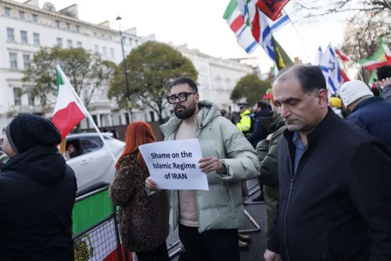 Najmanje 35 poginulih i 1.200 privedenih u protestima u Iranu