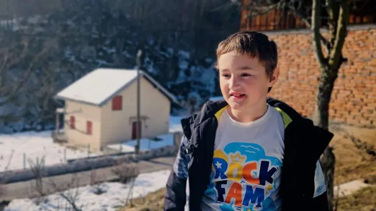 Apel za pomoć dječaku Ahmetu Jusupoviću, koji želi pomoći porodici