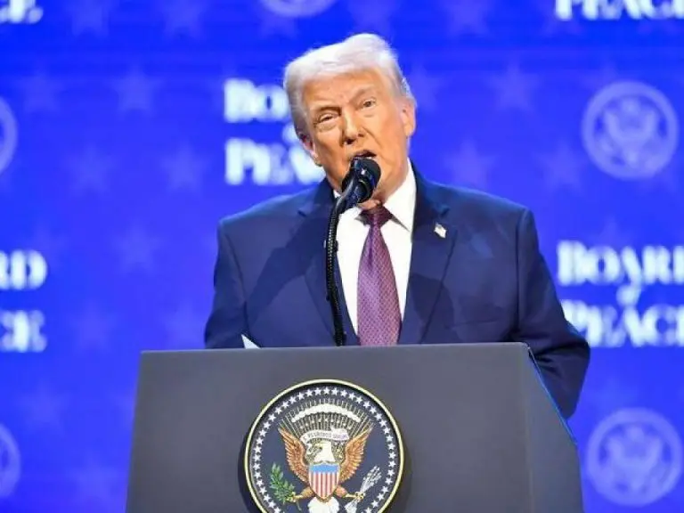 Bizarna izjava Trampa: “Ako Kina preuzme Kanadu, ukinuće hokej na ledu”