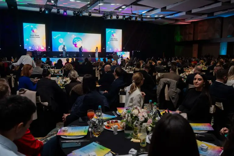 Kompanija dm započela obilježavanje 20 godina poslovanja u BiH: 700 zvanica i predstavljanje kampanje „Žar za budućnost“