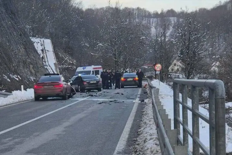 Drama u Crnoj Gori, povrijeđeno više policajaca: Ukrajinac se zakucao u pratnju Milojka Spajića