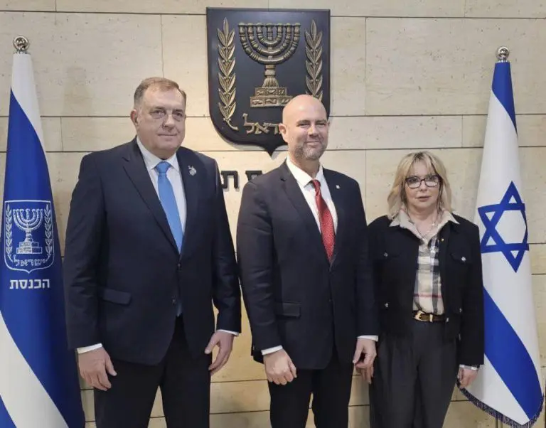 Zašto Trišić Babić na svaki sastanak sa sobom vodi i Milorada Dodika, čovjeka bez ijedne funkcije u vlasti?