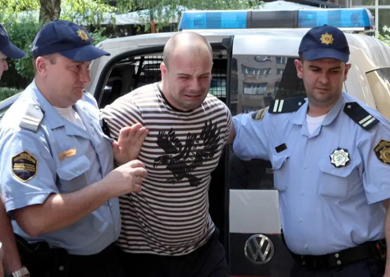 Ovo je muškarac koji je jutros pucao na policajce na Ilidži: Poznat po nadimku “ubica koji plače”