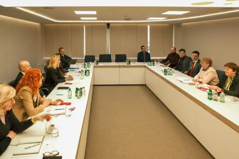 RAK i AKOP BiH razgovarali o suzbijanju ilegalnih IPTV servisa i zaštiti tržišta