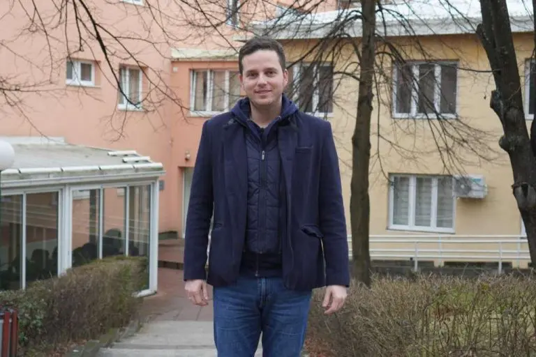 Prvi put: Premijer proveo noć u studentskom domu da bi bolje razumio probleme studenata