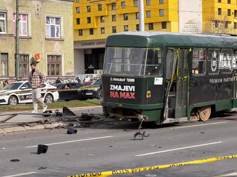 Potvrđeno: U tramvajskoj nesreći stradao mladić rođen 2003.