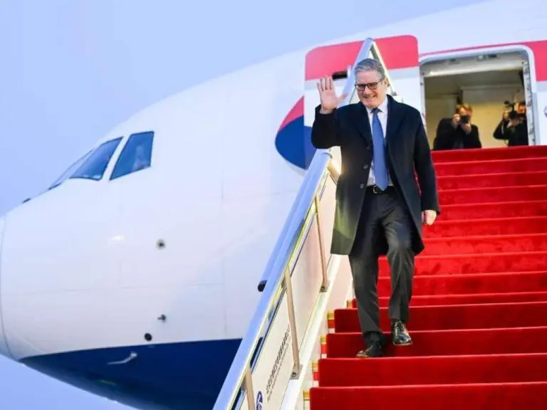 Britanski premijer bori se za opstanak na funkciji usljed otkrića o Mandelsonu i Epsteinu