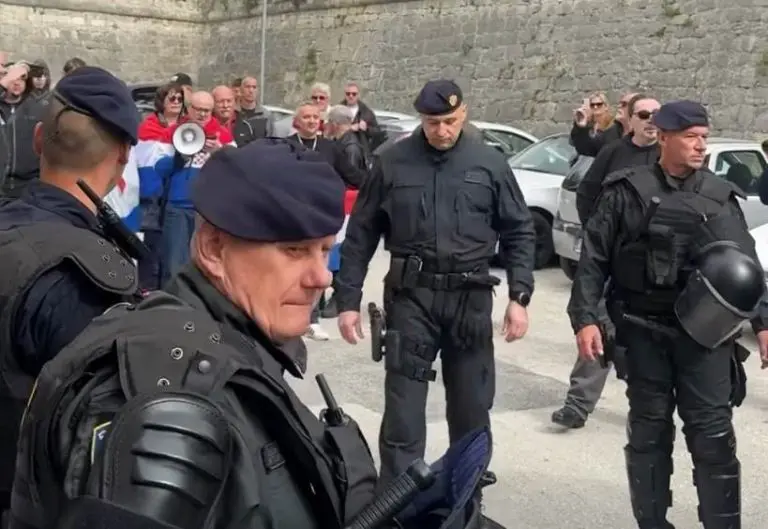Incident u Splitu: Desničari pokušali da dođu do kuće roditelja Borisa Dežulovića