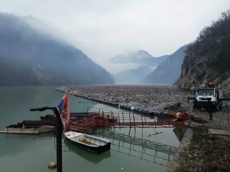 Otpad iz tri države ponovo zatrpao Drinu, još nema dogovora