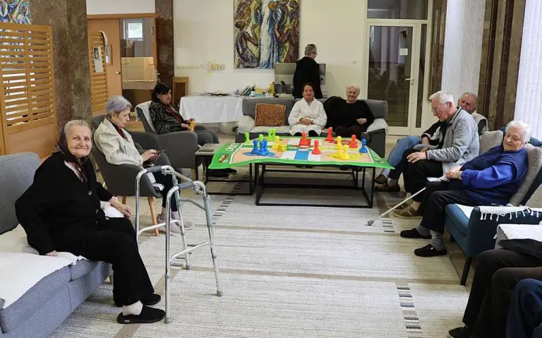 Liste čekanja i visoke cijene u domovima za starije: Dostojanstveno starenje za mnoge nedostupno