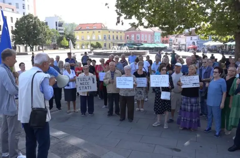 Tuzlanski penzioneri na ulicama: Traže veće penzije jer nisu više u mogućnosti da preživljavaju