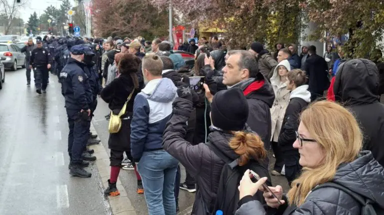 SNS optužila „blokadersku listu“ da na najgrublji način uznemirava, provocira i preti građanima