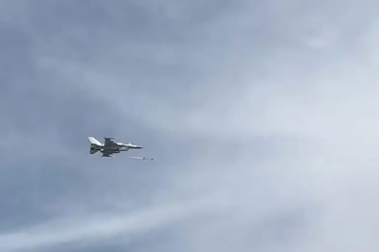 Dramatične scene iznad Dubaija: F-16 oborio iranski dron pred kupačima (VIDEO)