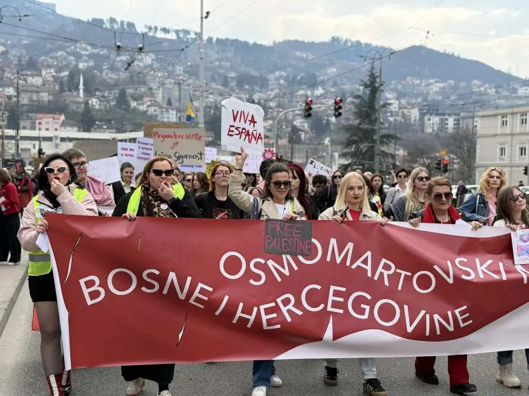 Osmomartovski marš u Sarajevu: Sva druga žena u BiH doživjela rodno zasnovano nasilje 