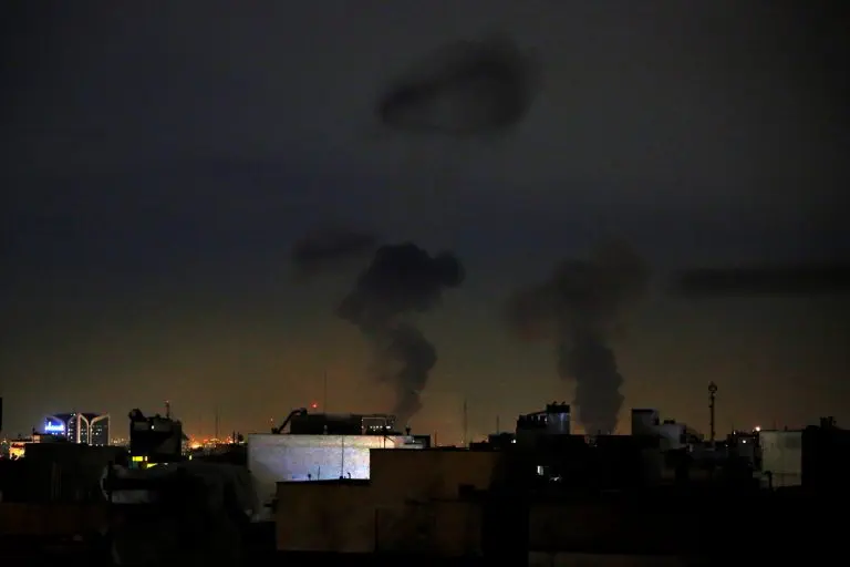 Crna kiša u Teheranu nakon izraelskih napada, stanovništvu izdato upozorenje