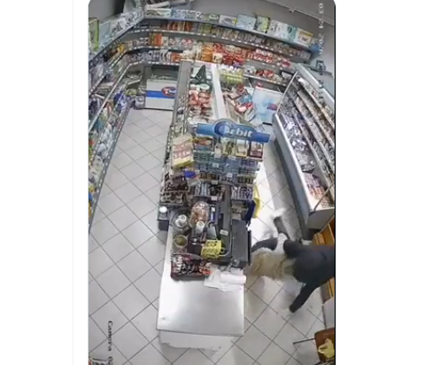 GOLORUKA PROTIV AUTOMATSKE PUŠKE: Oglasila se policija o pokušaju pljačke koju je spriječila radnica VIDEO