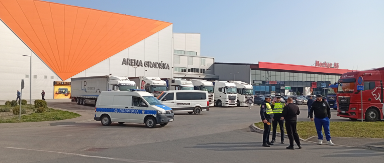 gradiška kamioni i MUP, foto srna
