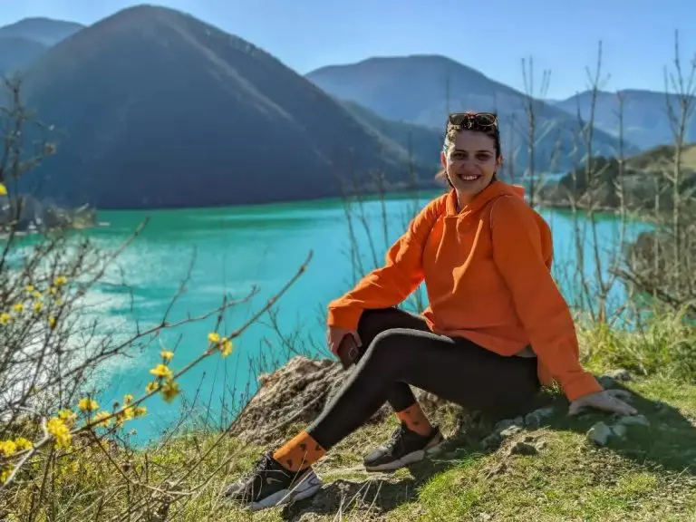 Niti je vani bolje, niti je kod kuće najljepše: Sarina priča o “našim ljudima” i životu između dva svijeta