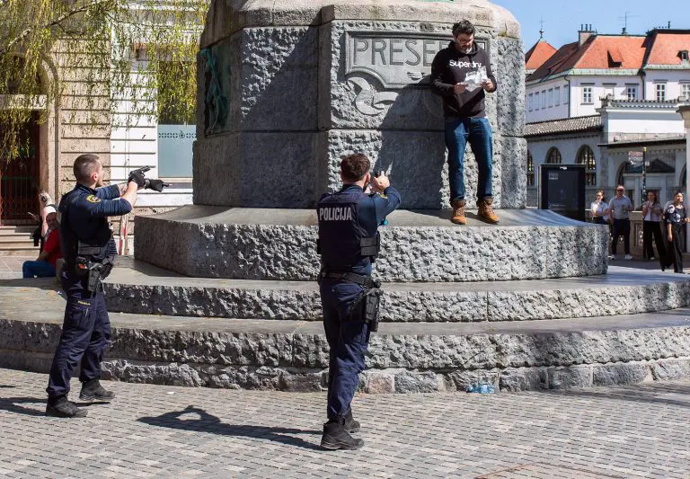 Drama u centru Ljubljane: Policija privela dvoje ljudi, intervenisalo devet policajaca