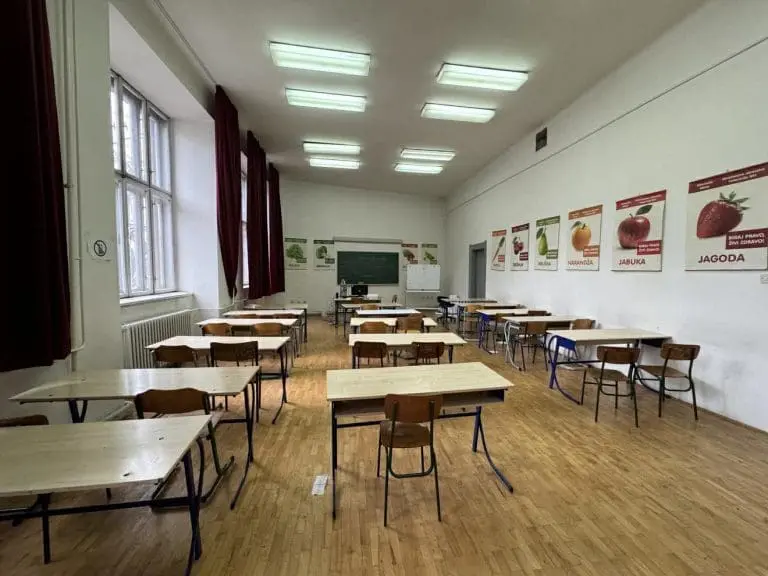 Učenici fizički napali profesoricu sarajevske gimnazije: Sindikat i ministarstvo započeli “rat saopštenjima”