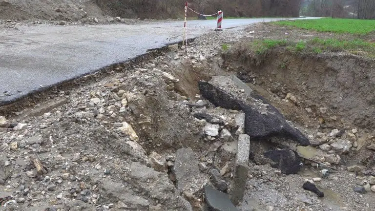Klizišta ponovo prijete Loparama: Kiše aktivirale desetine lokacija i ugrozile kuće i puteve