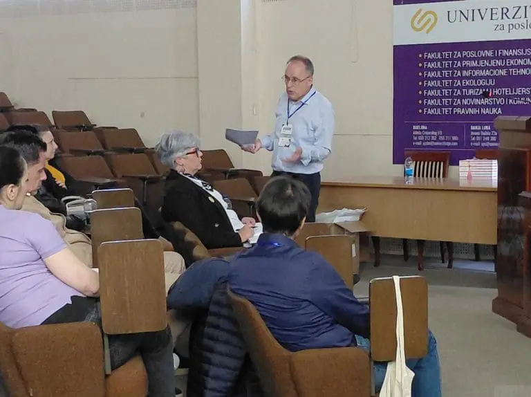 Slavko Gaber govori o temi: reforma obrazovanja u Banjaluci.