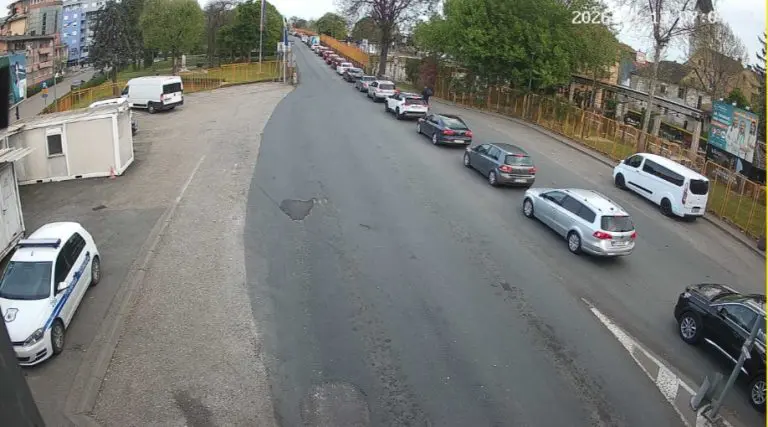 BIHAMK javlja: Duge kolone na izlasku iz BiH na OVIH pet prelaza