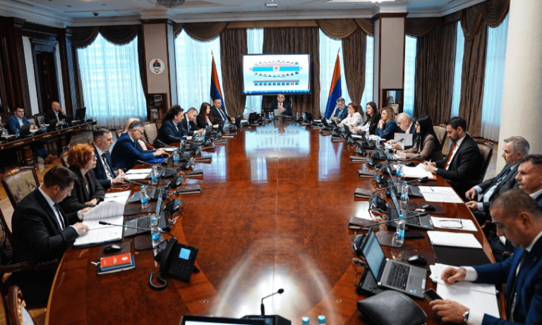 Vlada Srpske prelomila: Nova pravila za liječenje, zapošljavanje i stroge kazne za reklame uz puteve