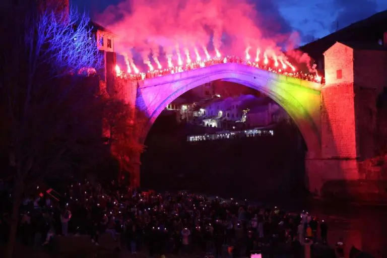 Spektakularan doček Barbareza u Mostaru i skok sa Starog mosta (FOTO/VIDEO)